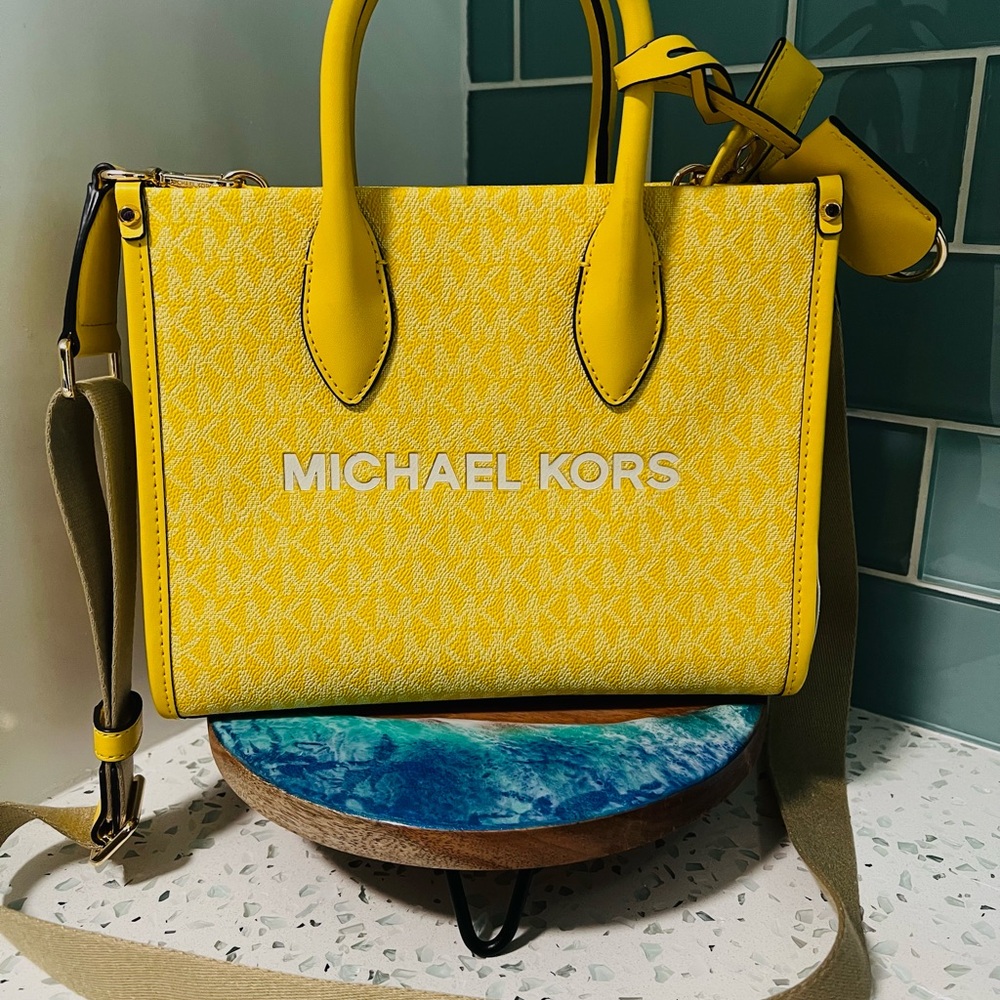 Michael Kors Mirella Small Shopper
Top Zip Tote Crossbody Jasmine
Yellow NEW - Picture 2 of 7